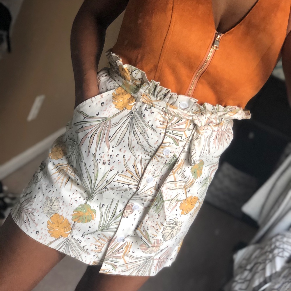 NWT Lead Printed Mini Skirt